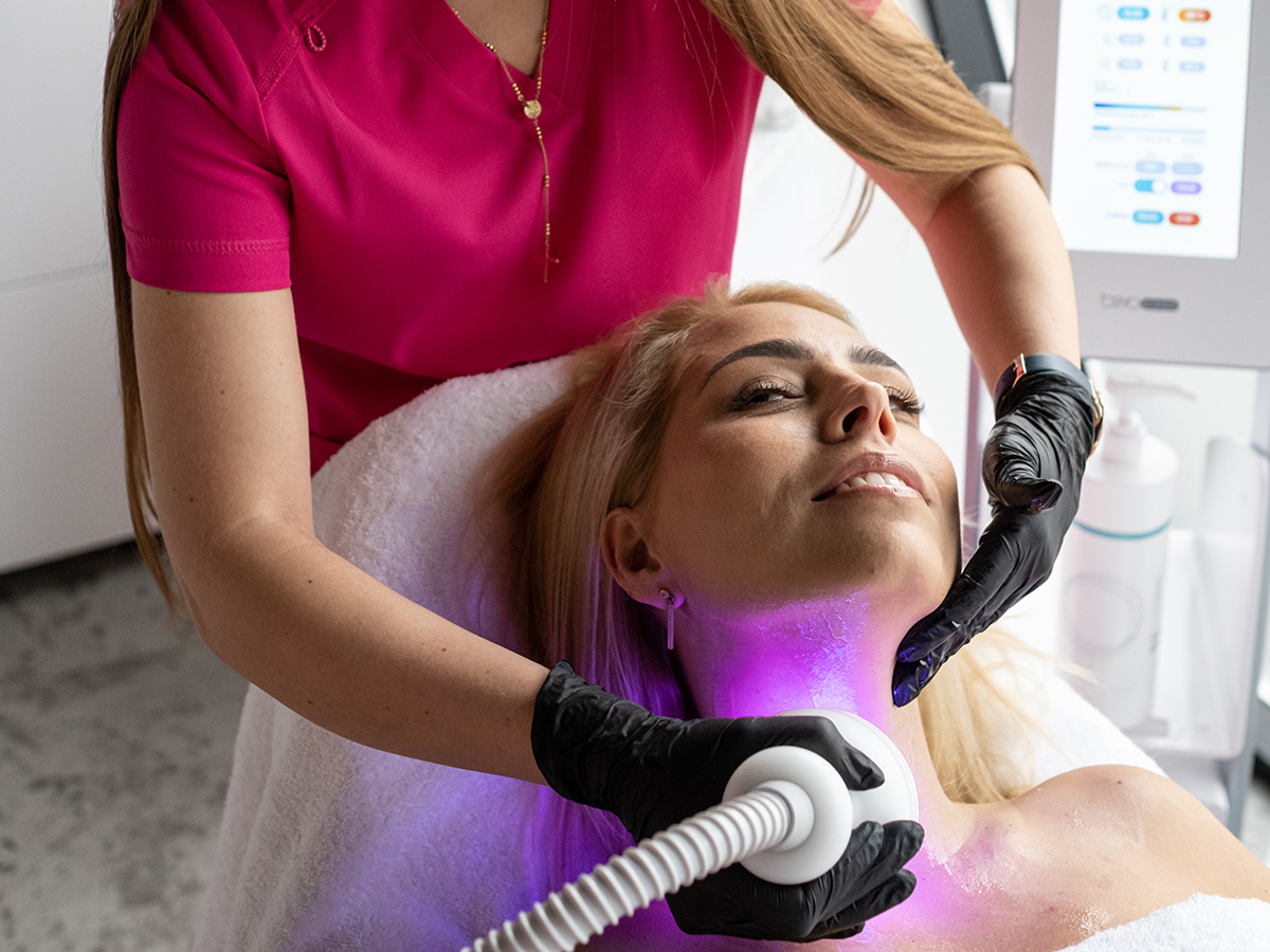 Persona disfrutando del bienestar con crioterapia